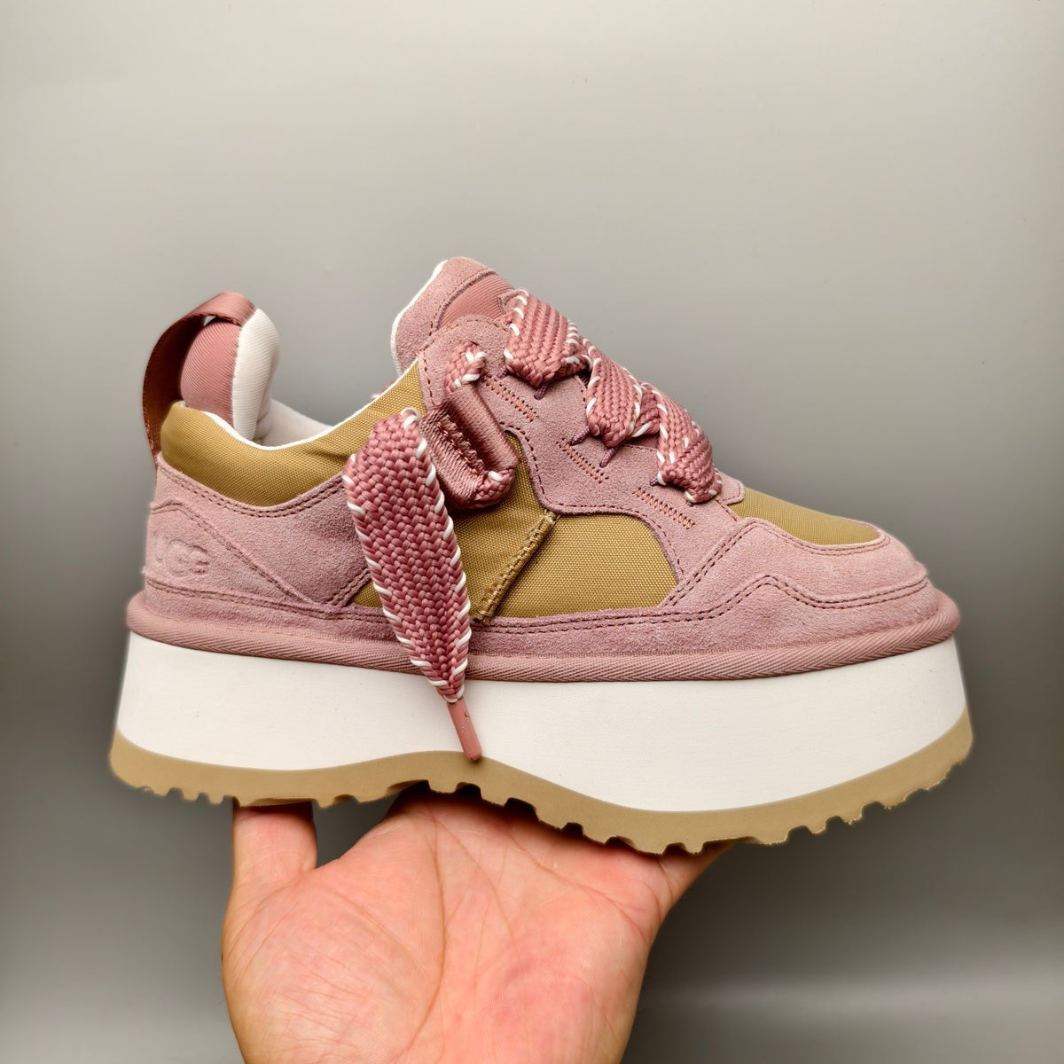 1541 Chunky Platform Lace-Up Sneakers – Pink