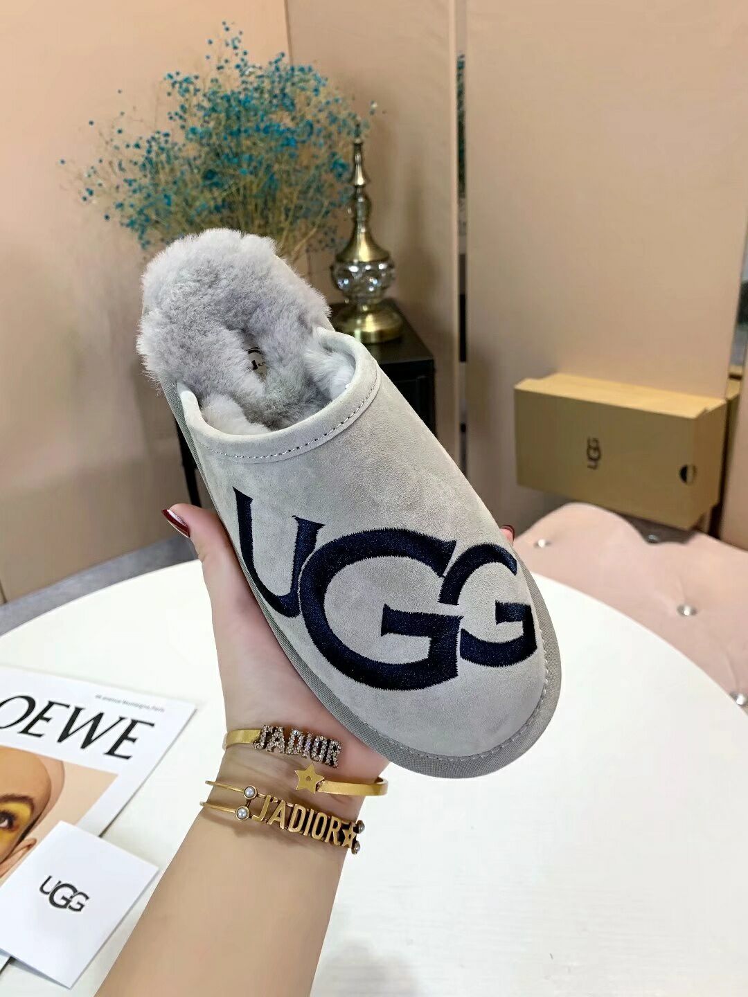 2593 Large G Indoor Slippers – Gray