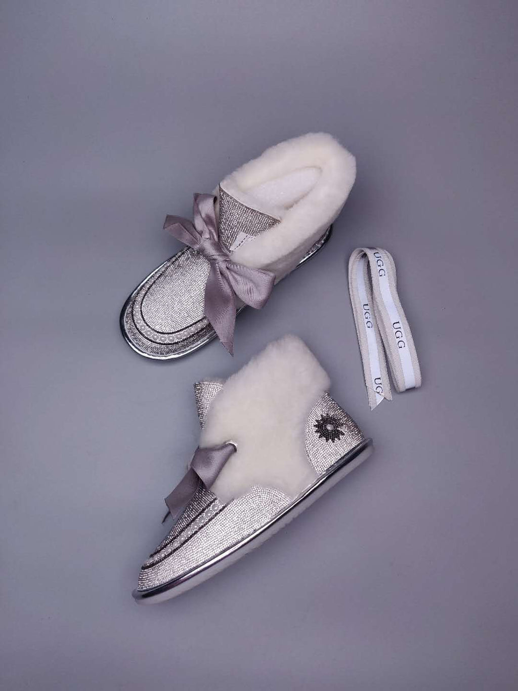 7888 Daisy Rhinestone-and-Ribbon Detail Shoes – White/Silver