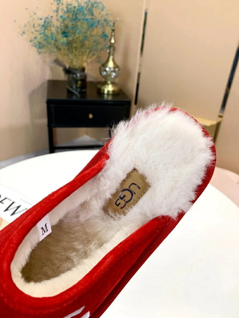 2593 Large G Indoor Slippers – Bright Red