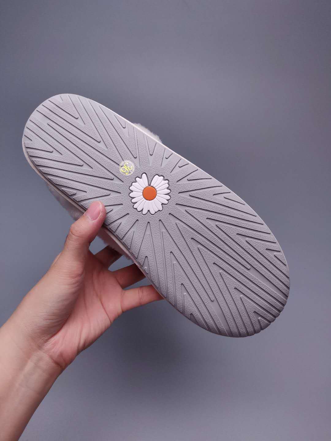 7888 Daisy Chain-and-Ribbon Detail Shoes – Milkshake White