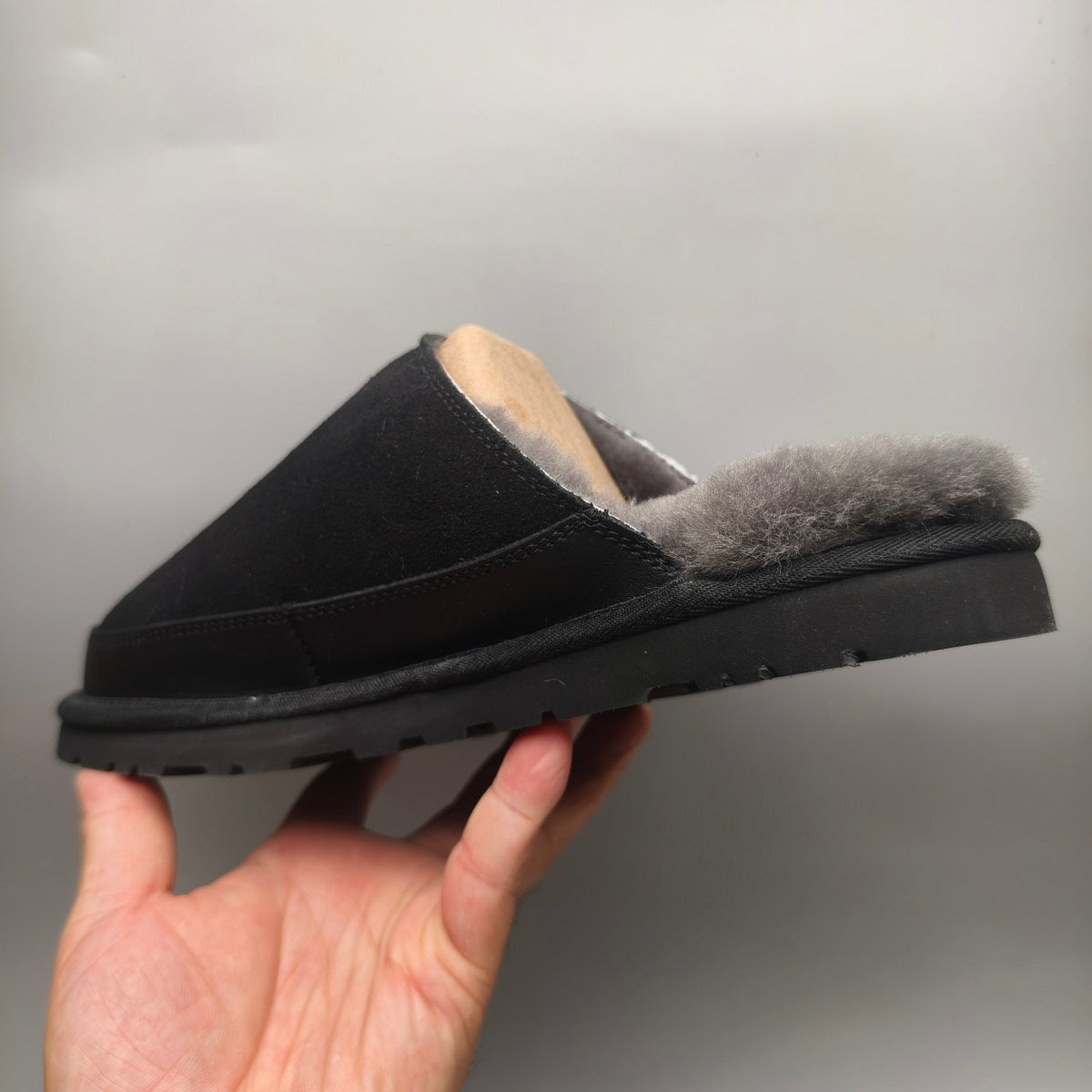 4585 Men's Ultra-Light Fluffy Casual Slippers – Black