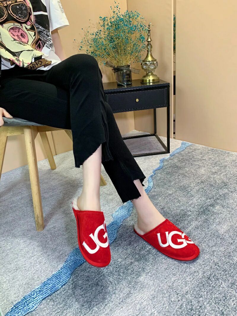 2593 Large G Indoor Slippers – Bright Red