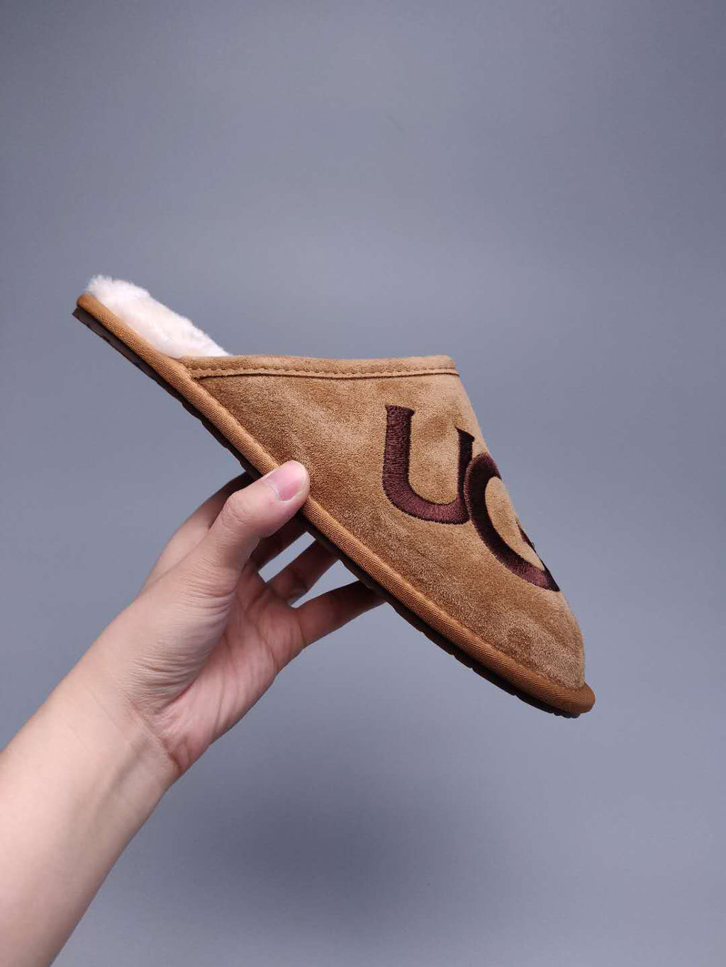 2593 Large G Indoor Slippers – Chestnut