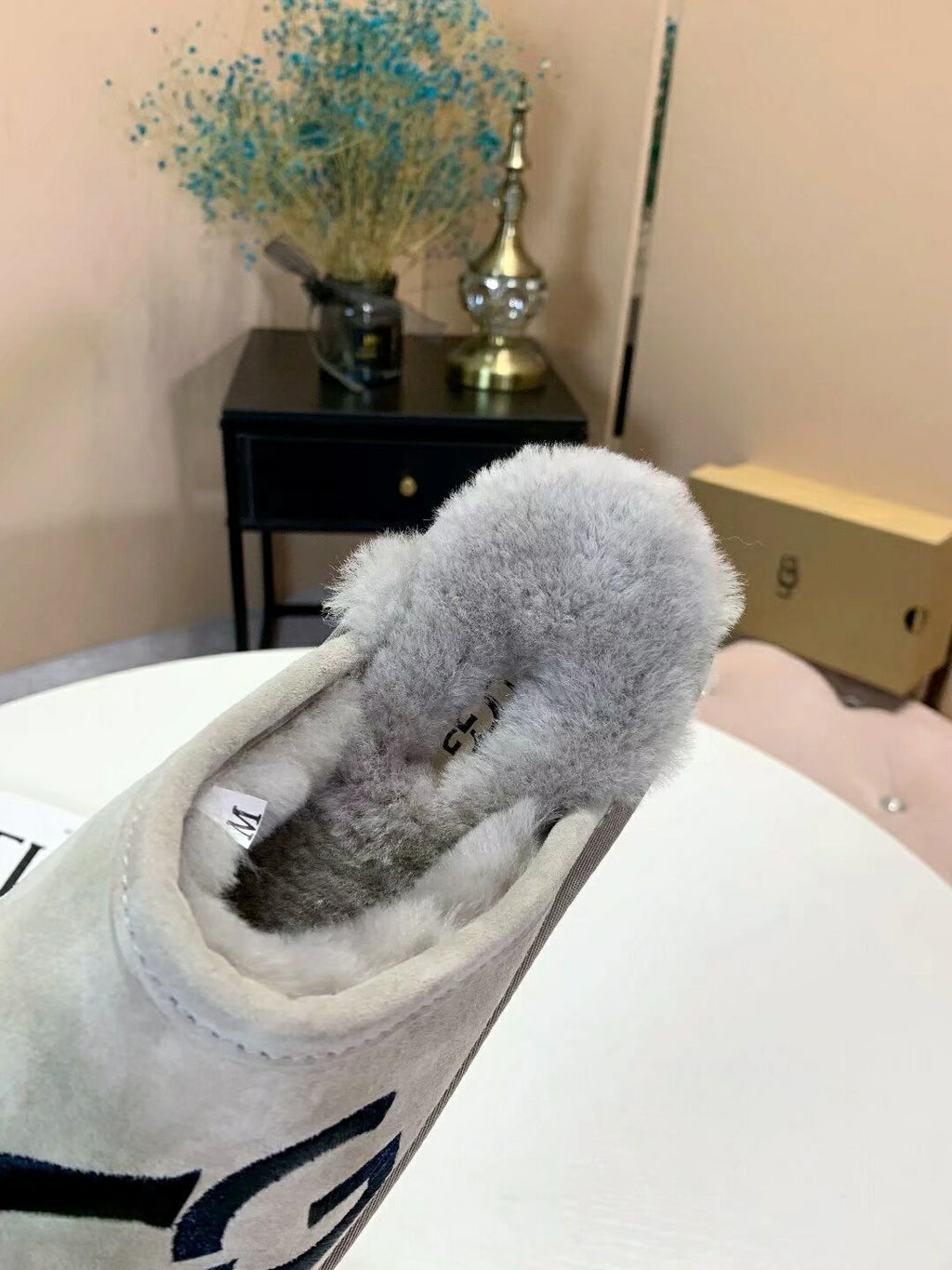 2593 Large G Indoor Slippers – Gray