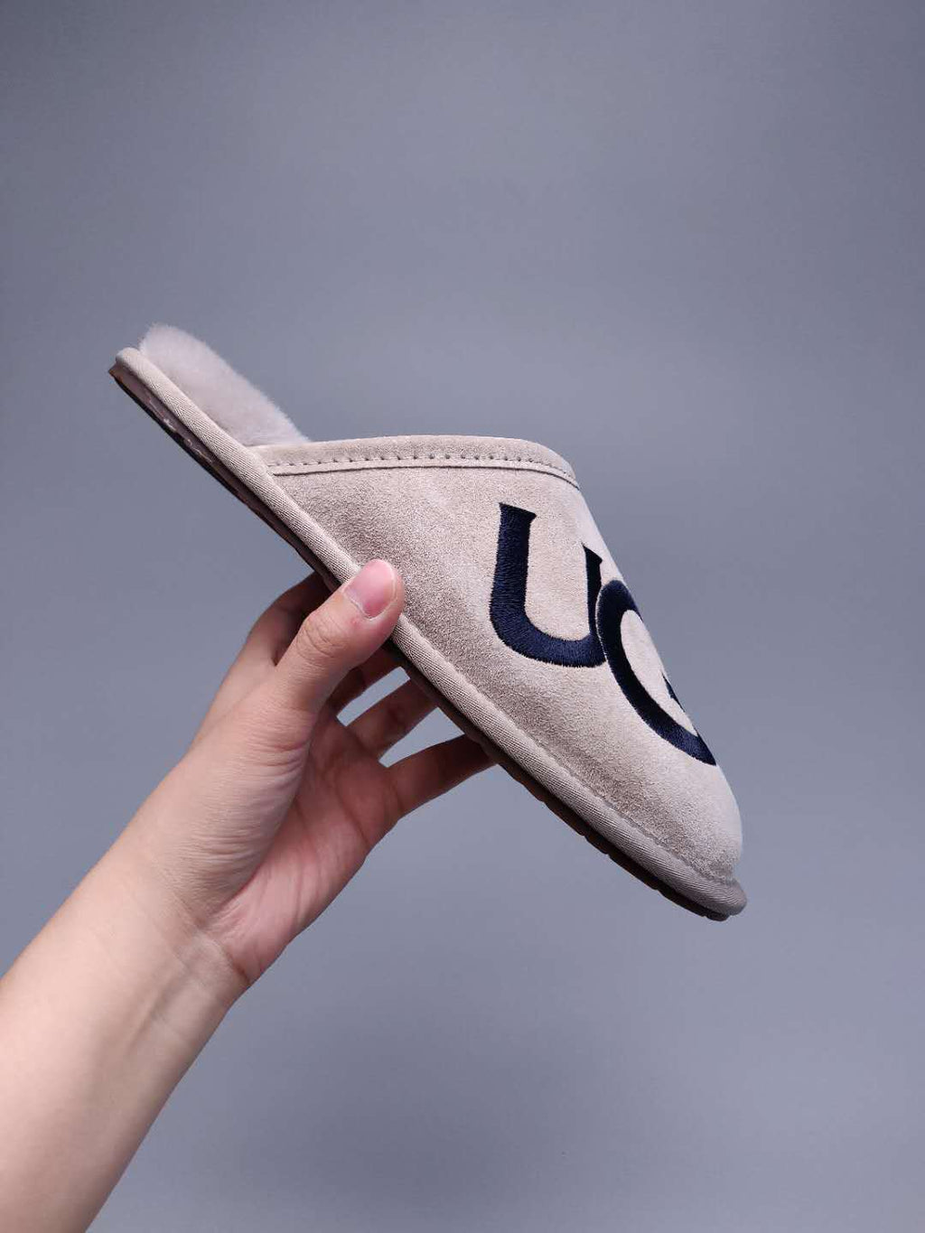 2593 Large G Indoor Slippers – Gray