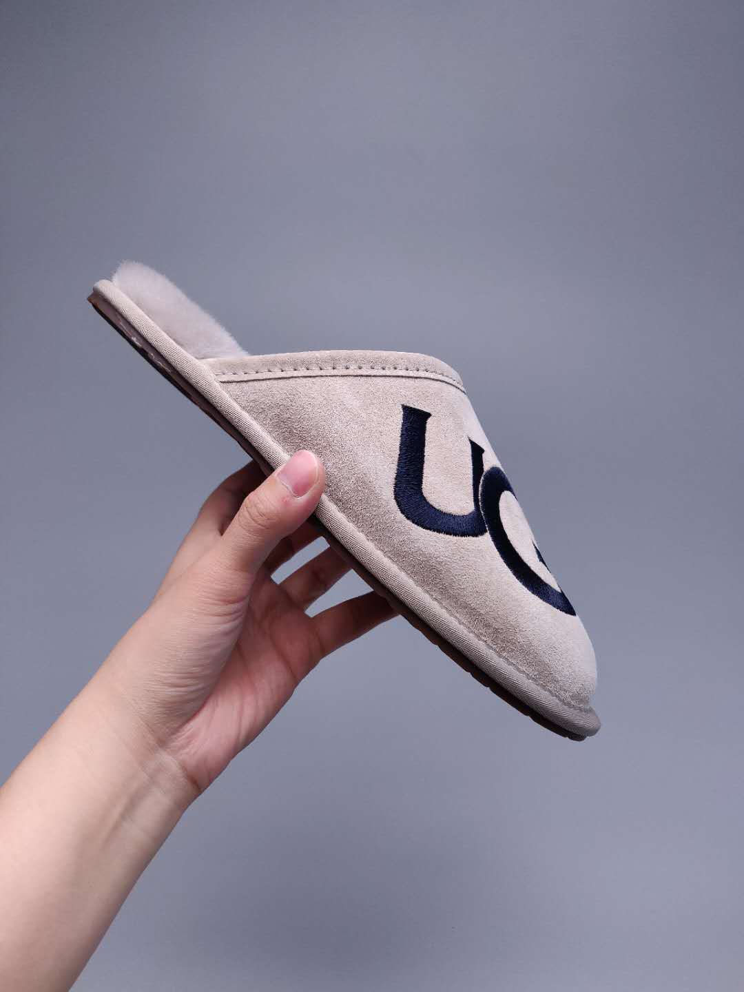 2593 Large G Indoor Slippers – Gray