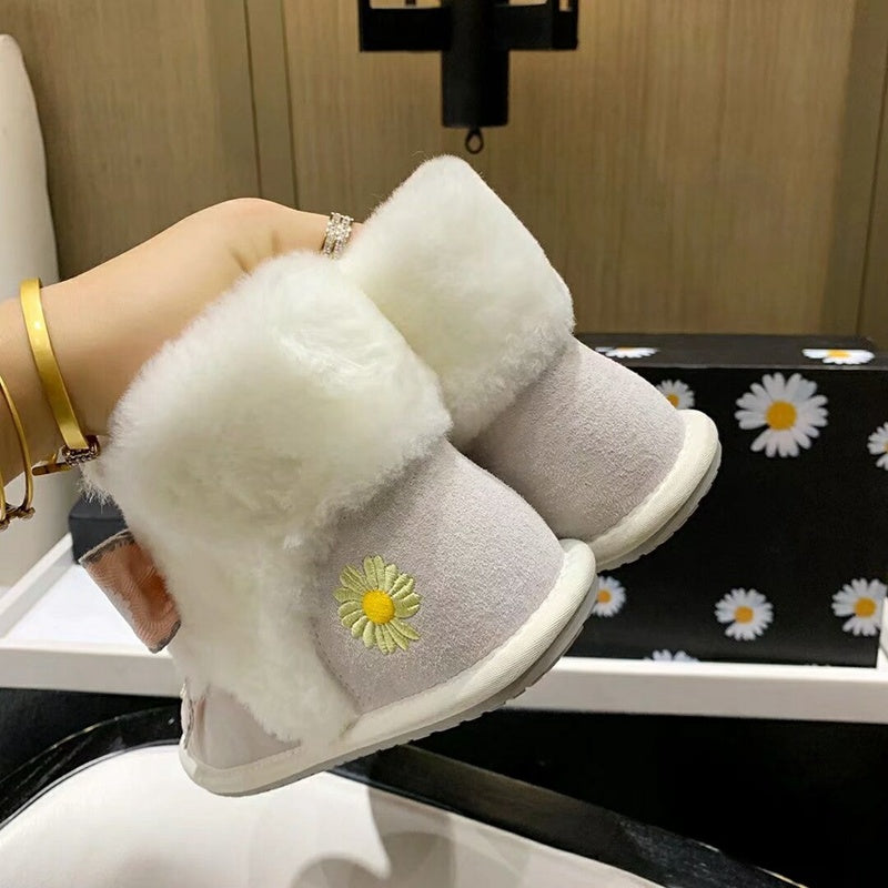 7888 Daisy Chain-and-Ribbon Detail Shoes – Milkshake White