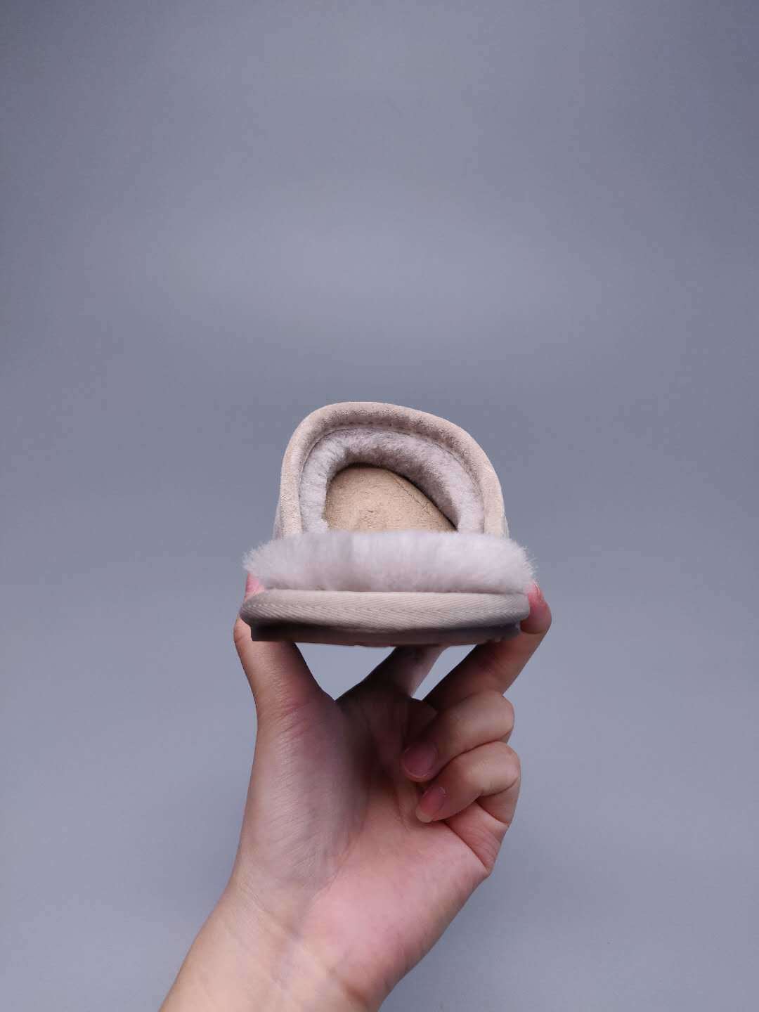 2593 Large G Indoor Slippers – Gray