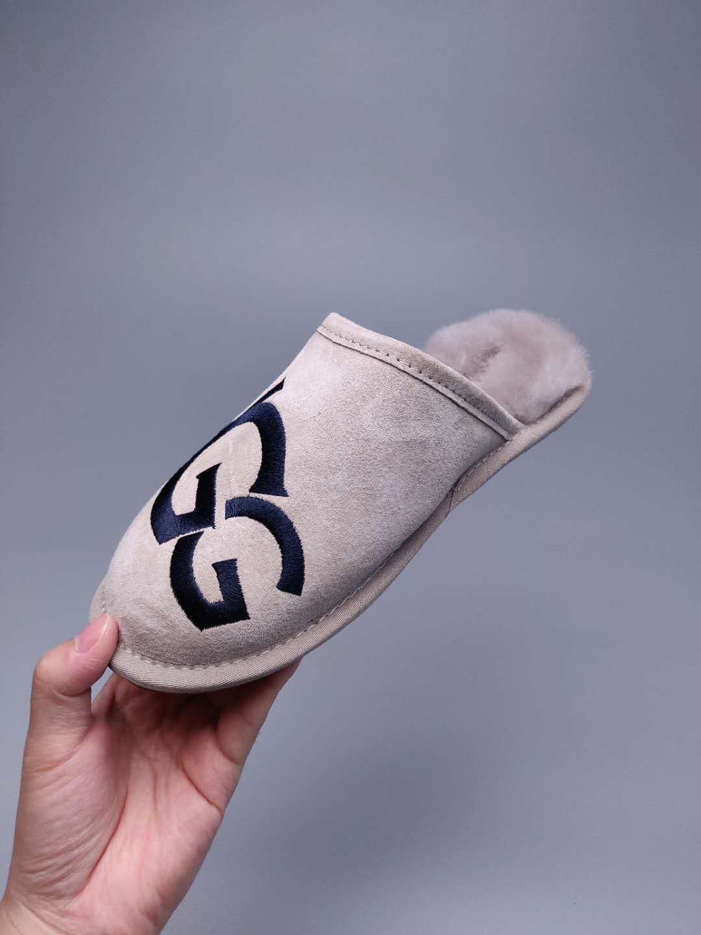 2593 Large G Indoor Slippers – Gray
