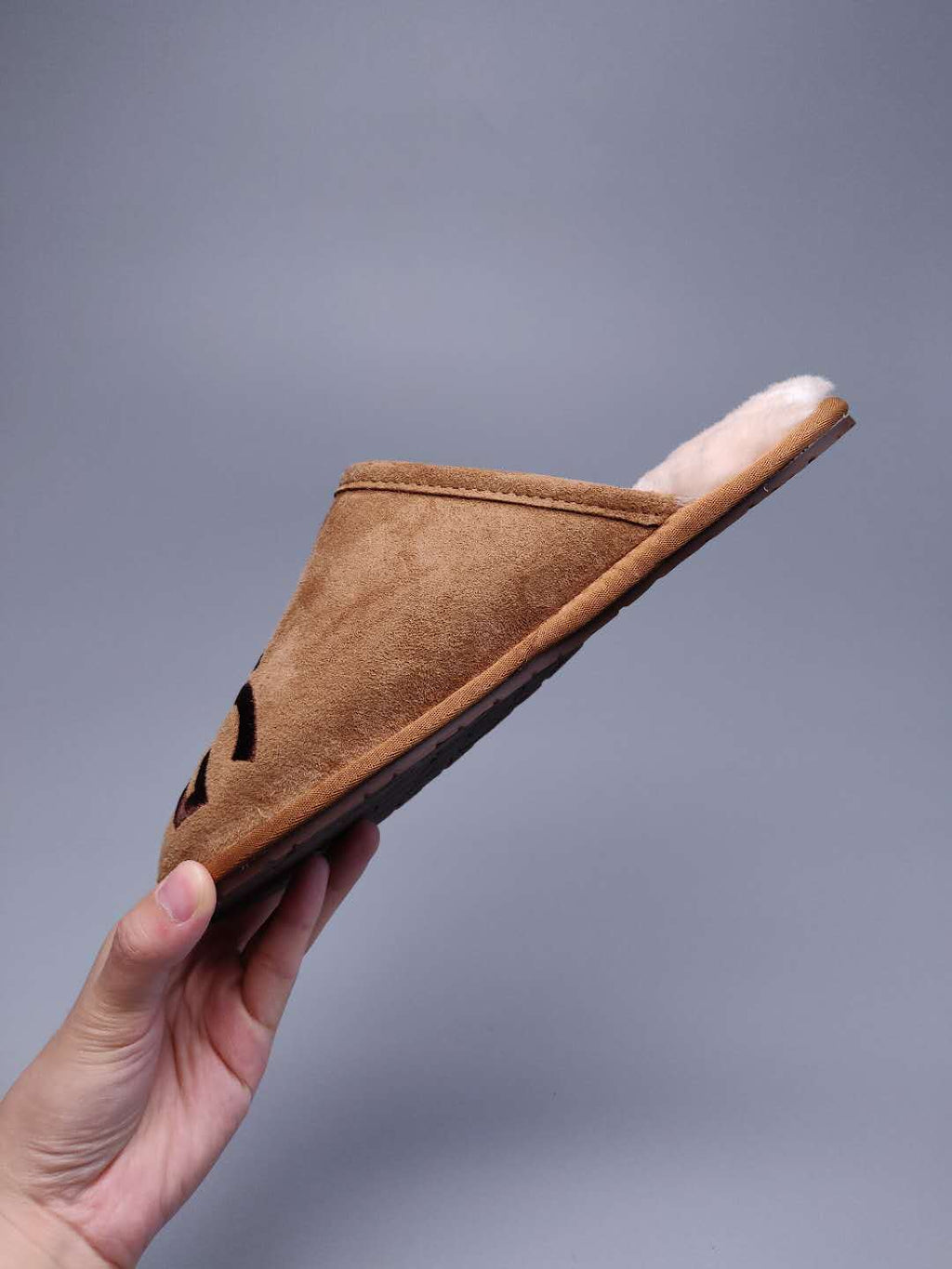 2593 Large G Indoor Slippers – Chestnut