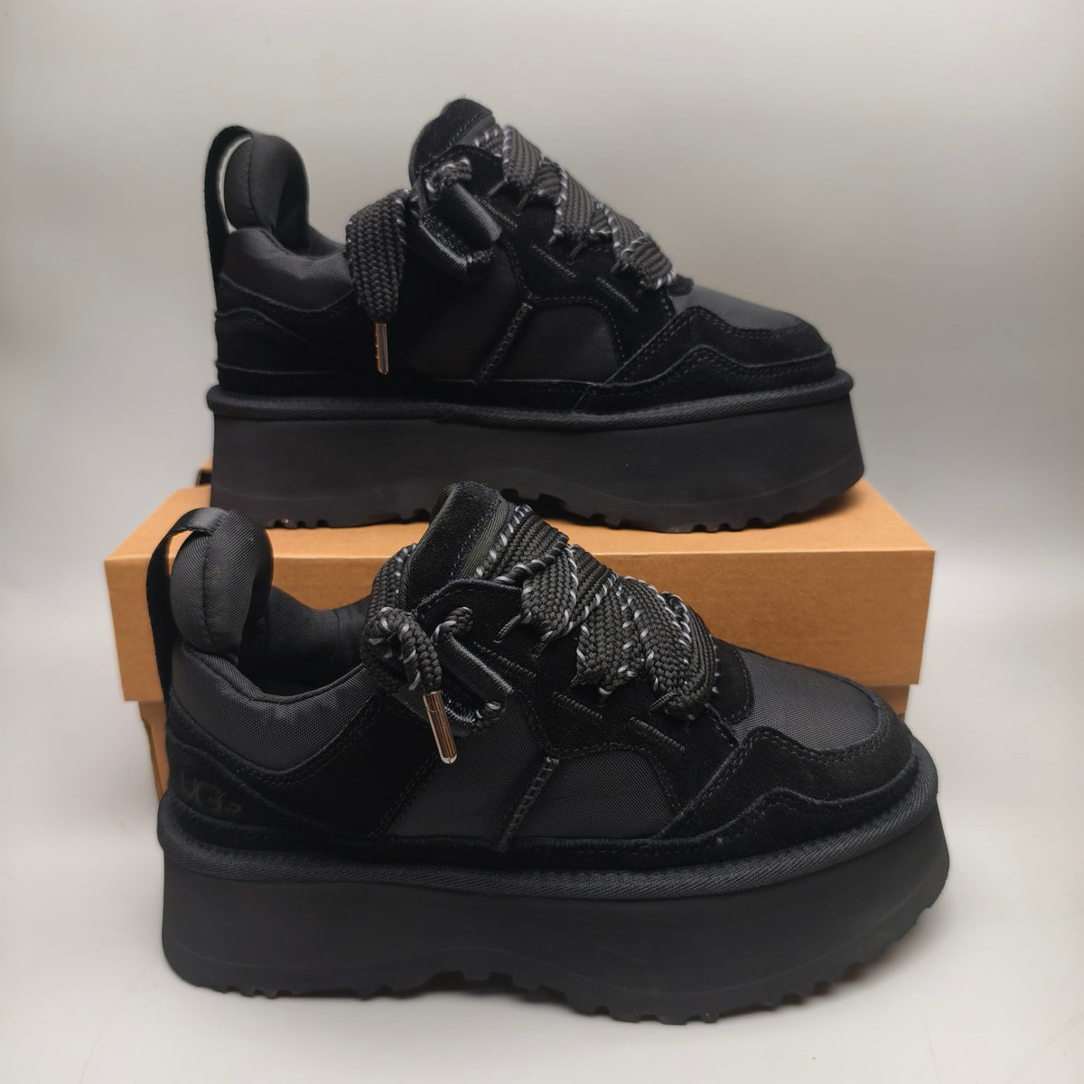 1541 Chunky Platform Lace-Up Sneakers – Black
