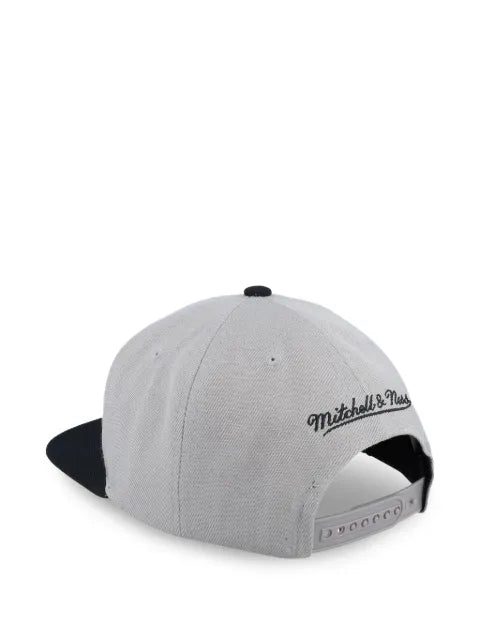 Mitchell & Ness NBA Top Letter baseball cap