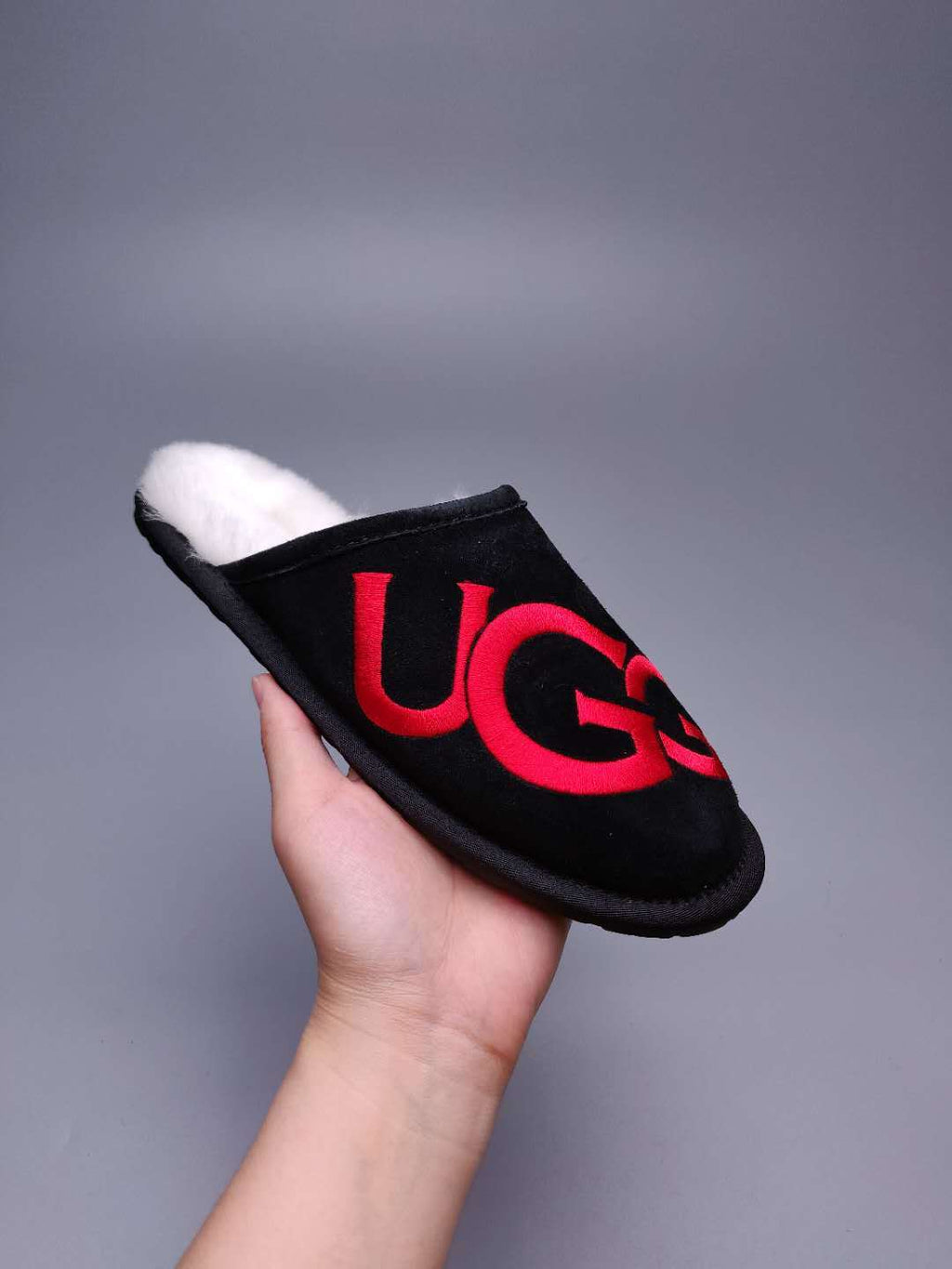 2593 Large G Indoor Slippers – Black