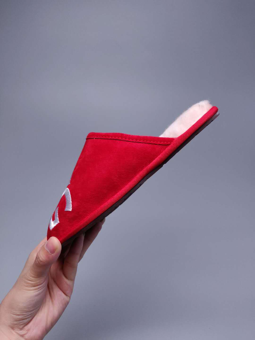 2593 Large G Indoor Slippers – Bright Red