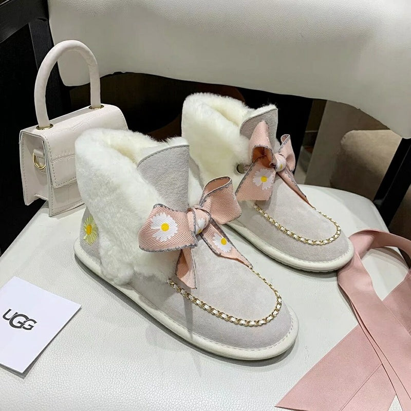 7888 Daisy Chain-and-Ribbon Detail Shoes – Milkshake White