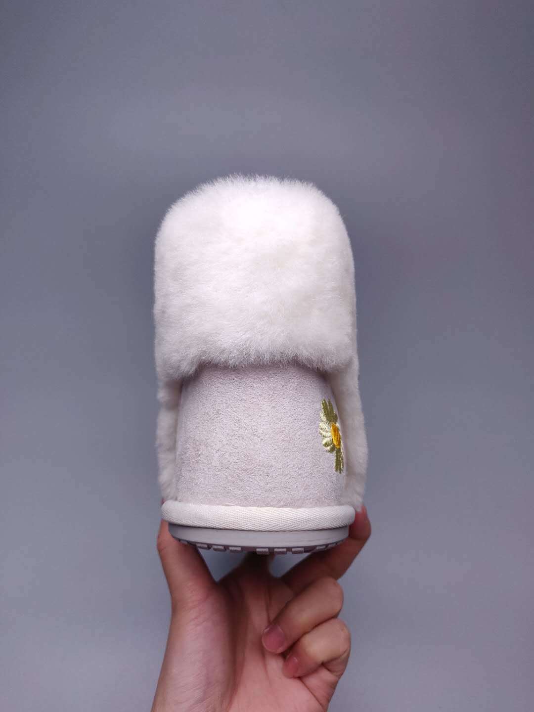 7888 Daisy Chain-and-Ribbon Detail Shoes – Milkshake White