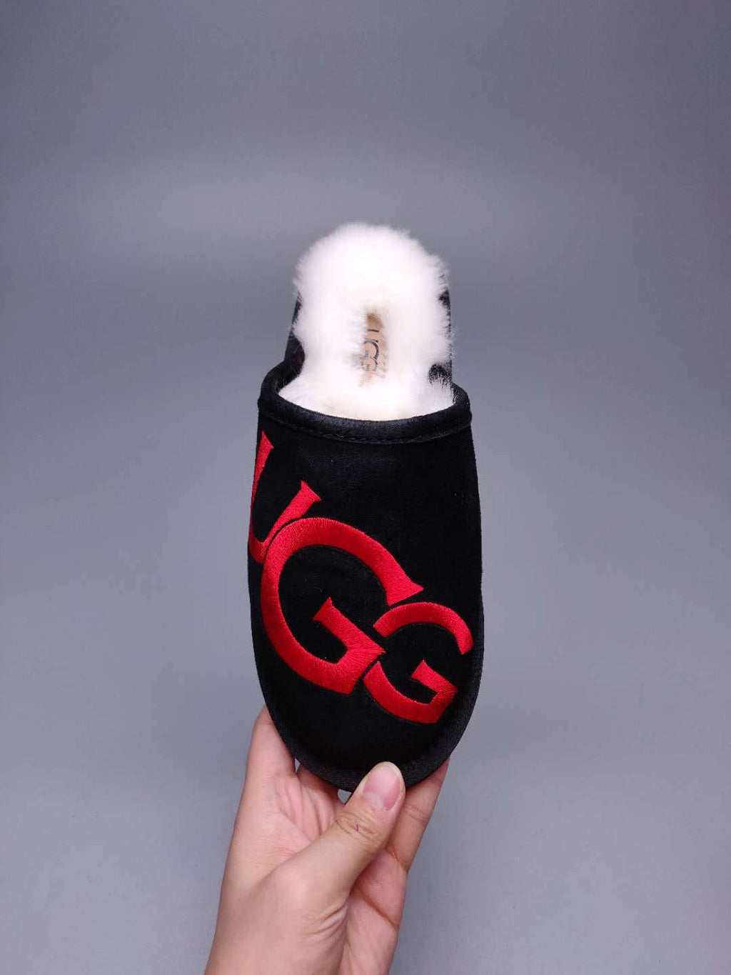 2593 Large G Indoor Slippers – Black