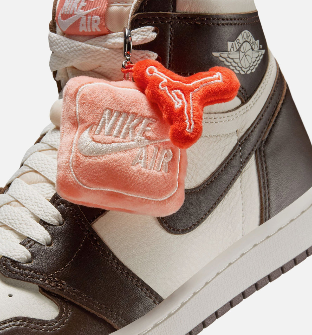 Air Jordan 1 Retro High OG Women's Lifestyle Shoes - Baroque Brown
