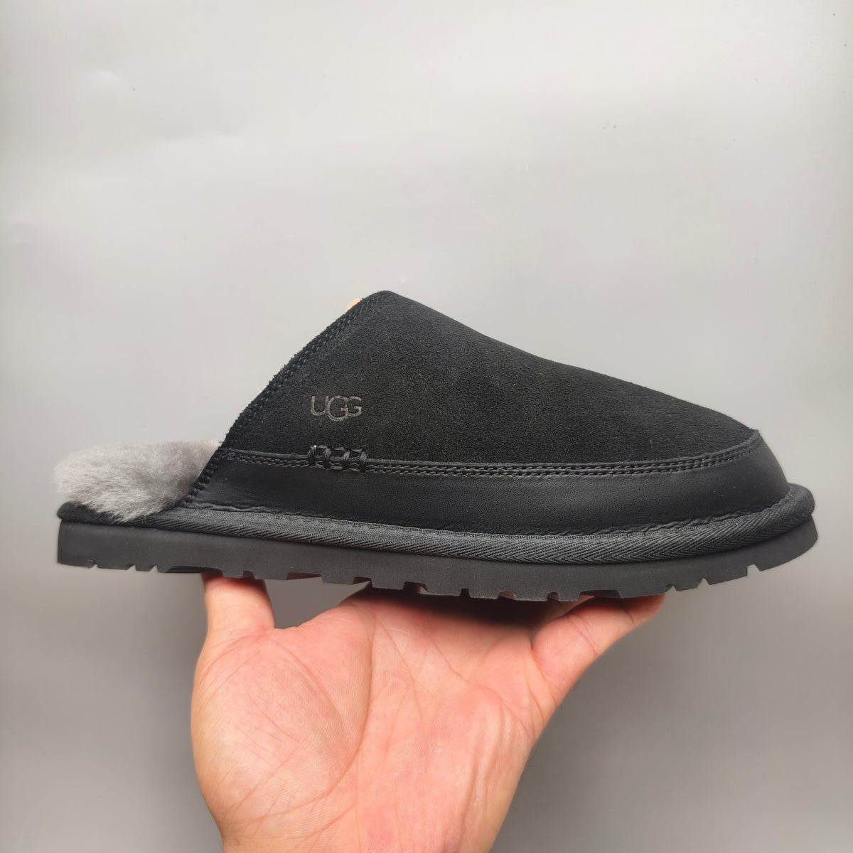 4585 Men's Ultra-Light Fluffy Casual Slippers – Black