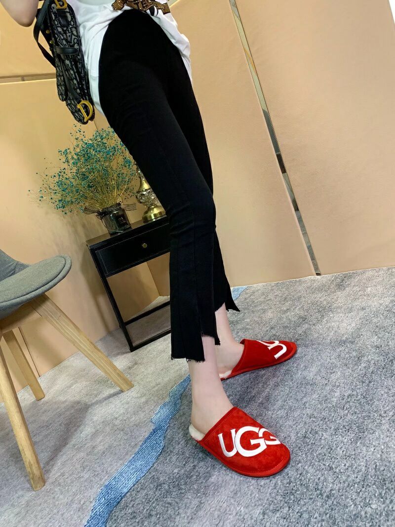 2593 Large G Indoor Slippers – Bright Red
