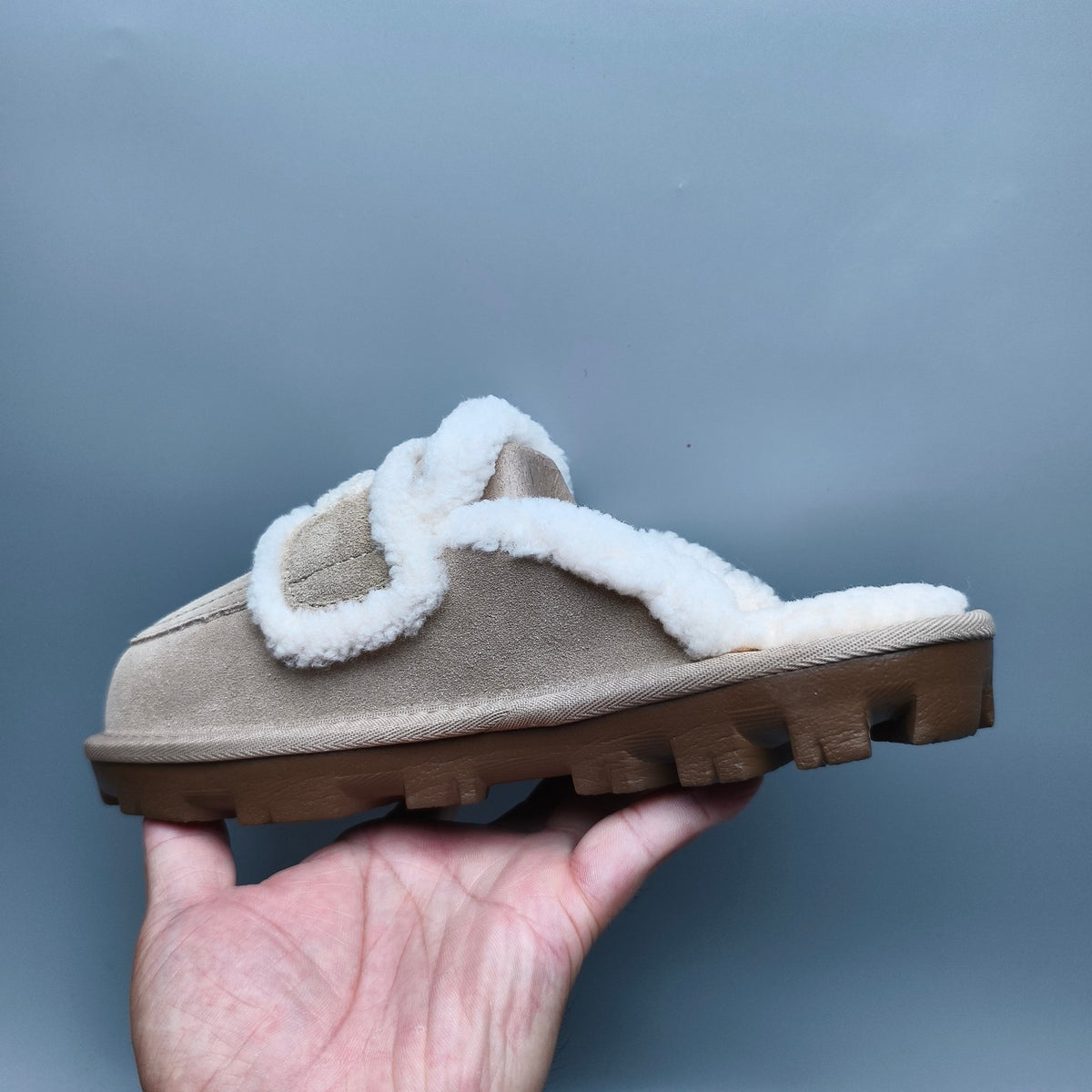 1206 Curly-Texture Logo Slippers – Sand