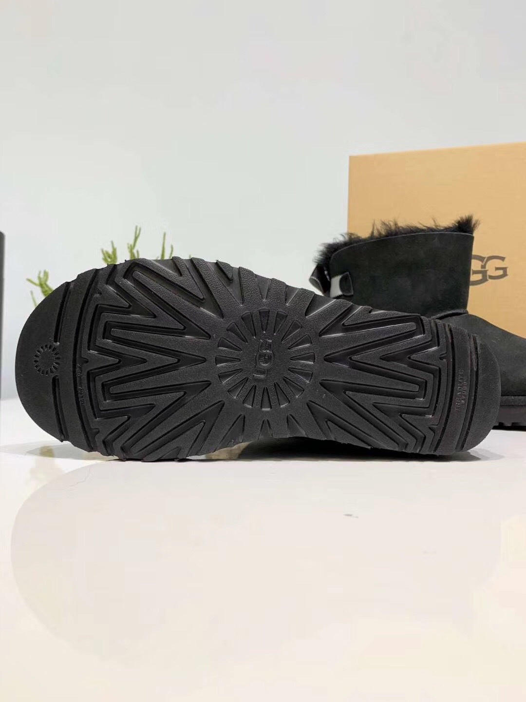 2938 Bow-Detail Subtle Shimmer Shoes – Black