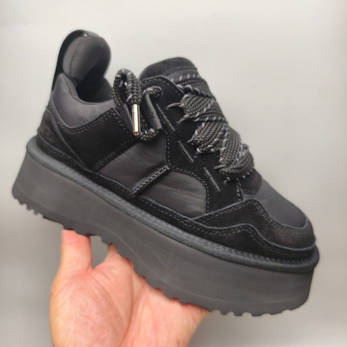 1541 Chunky Platform Lace-Up Sneakers – Black