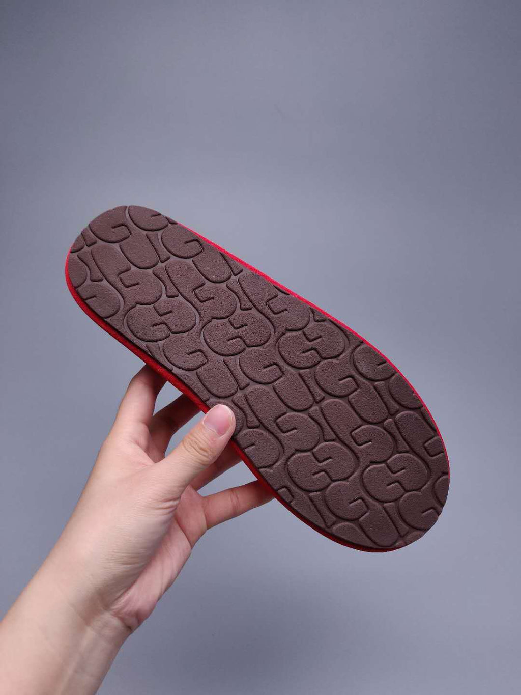2593 Large G Indoor Slippers – Bright Red