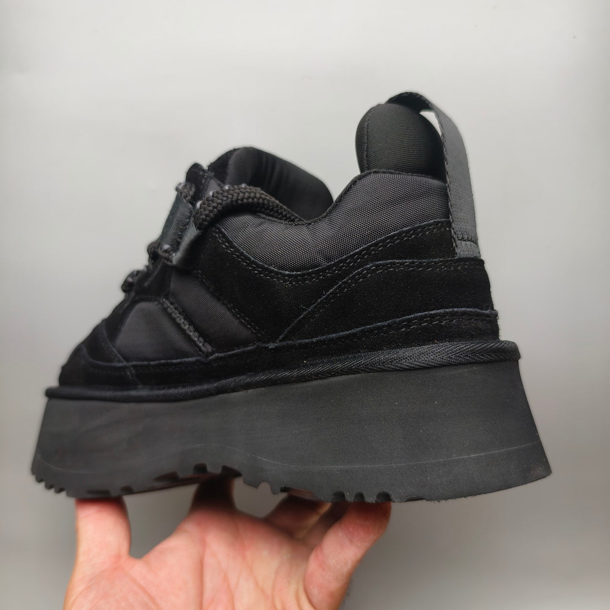 1541 Chunky Platform Lace-Up Sneakers – Black