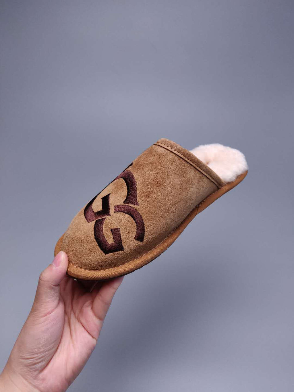 2593 Large G Indoor Slippers – Chestnut