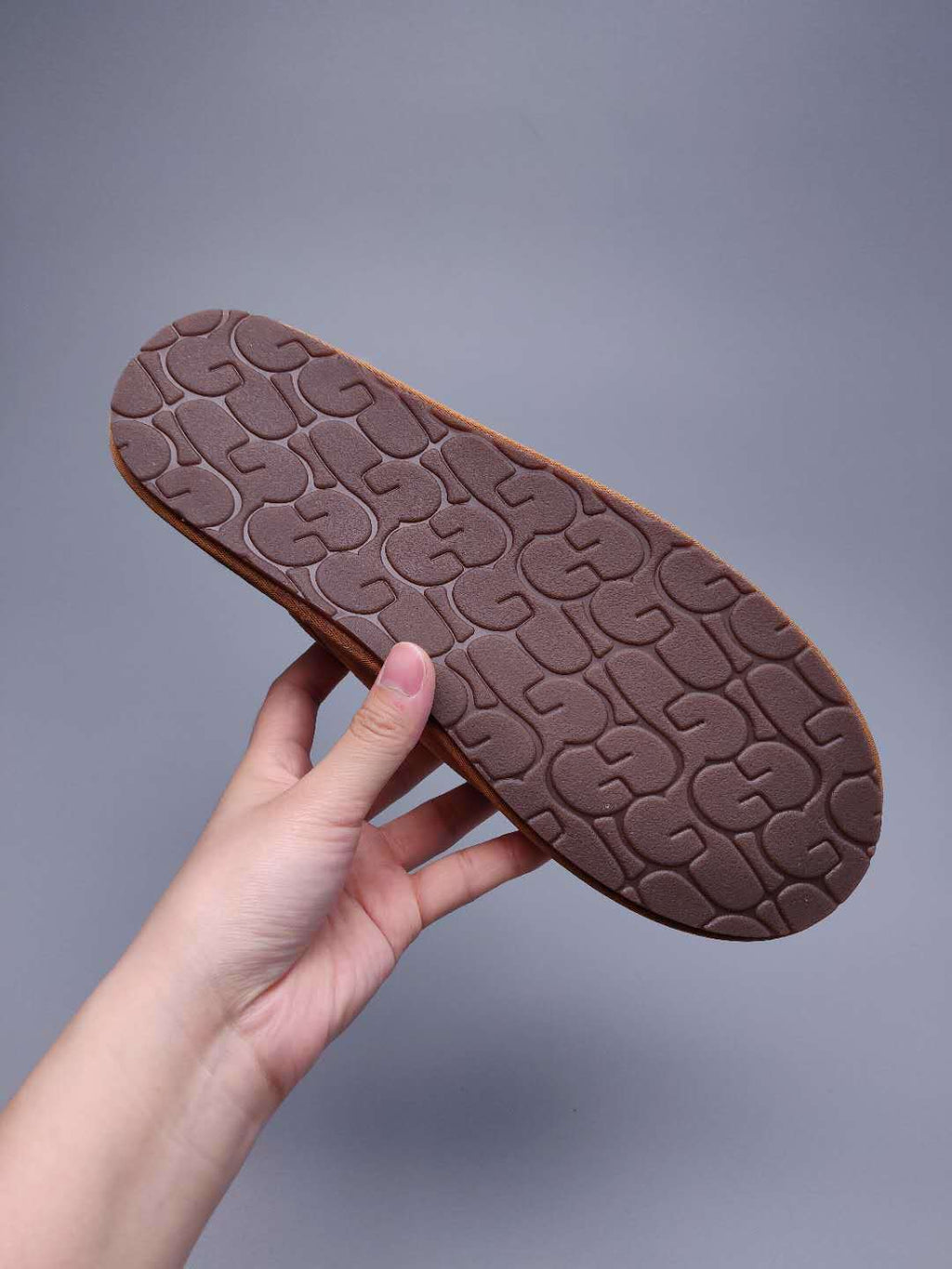 2593 Large G Indoor Slippers – Chestnut
