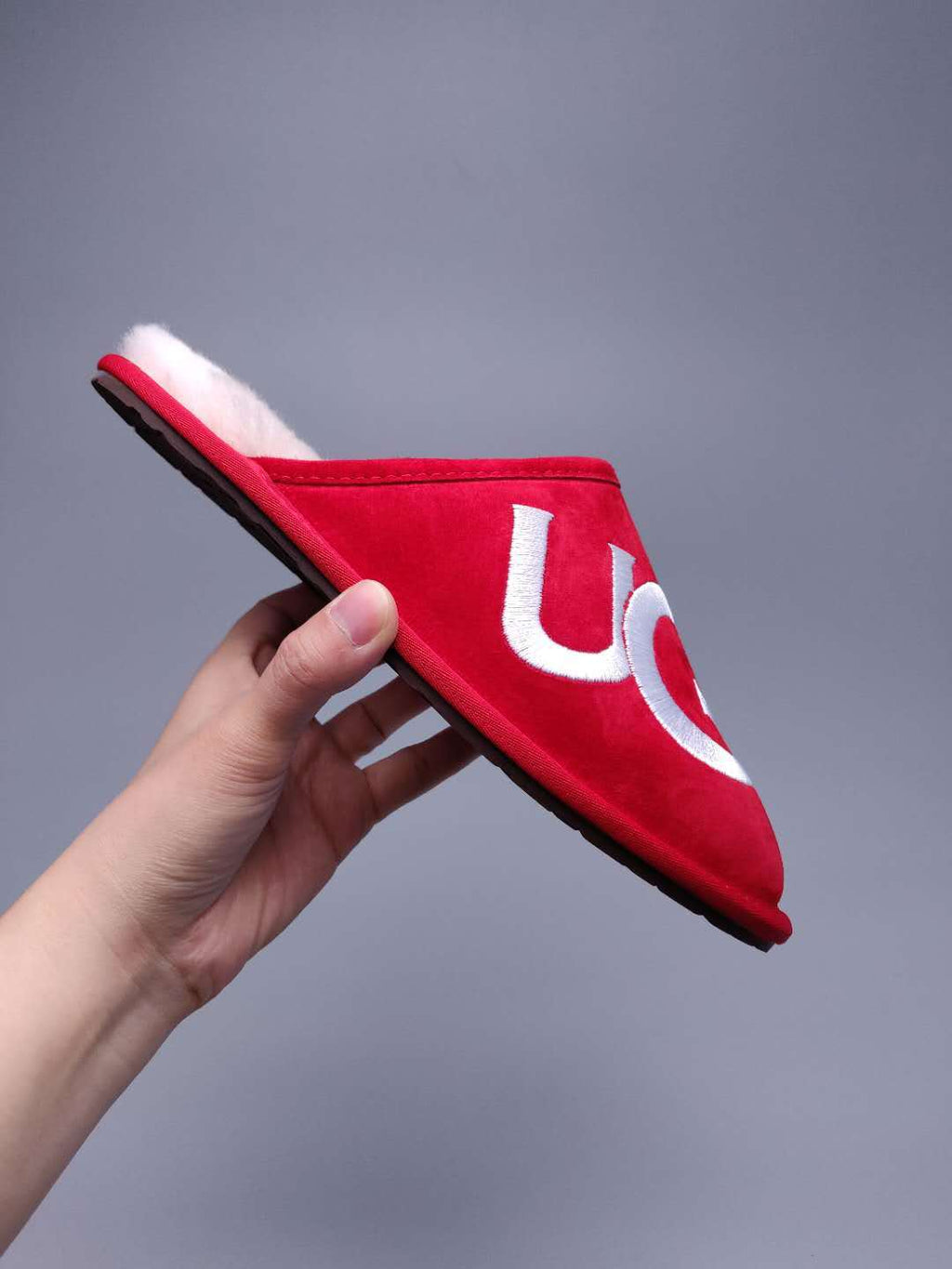 2593 Large G Indoor Slippers – Bright Red