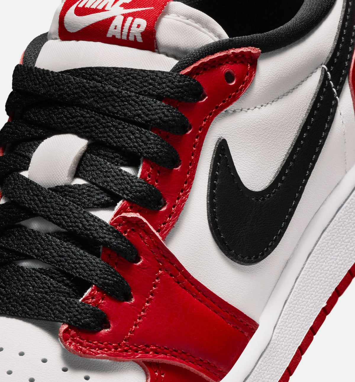 Air Jordan 1 Retro Low OG Chicago – Grade School Lifestyle Shoe in Varsity Red/Black/Summit White