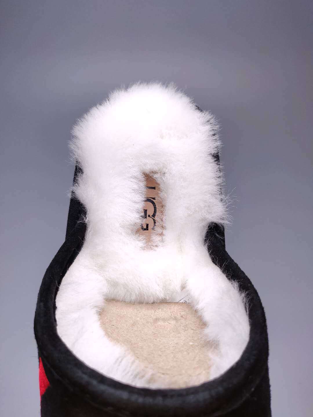 2593 Large G Indoor Slippers – Black