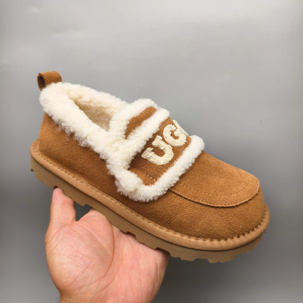 2939 Large-Logo Closed-Back Casual Shoes – Chestnut
