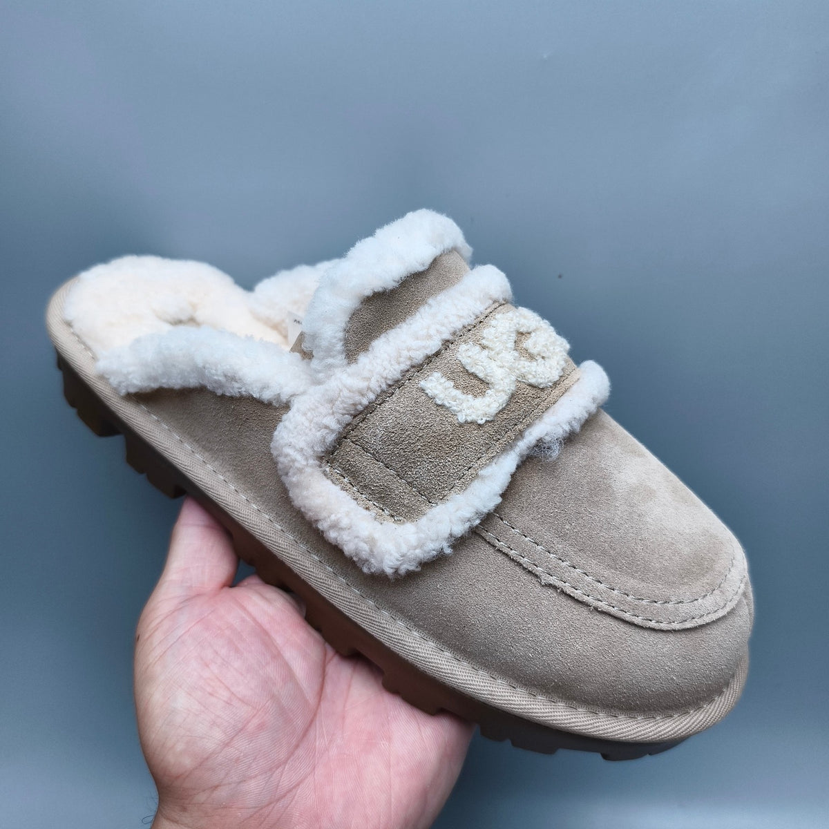 1206 Curly-Texture Logo Slippers – Sand