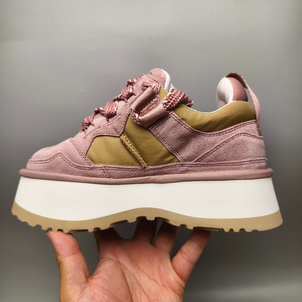 1541 Chunky Platform Lace-Up Sneakers – Pink