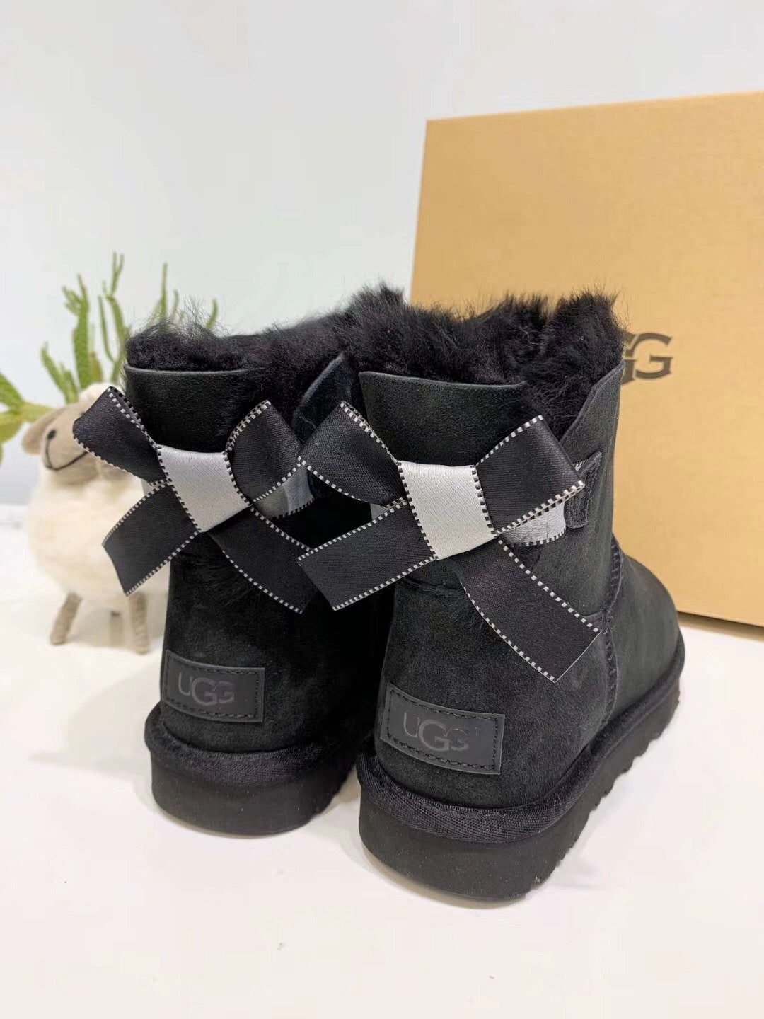 2938 Bow-Detail Subtle Shimmer Shoes – Black