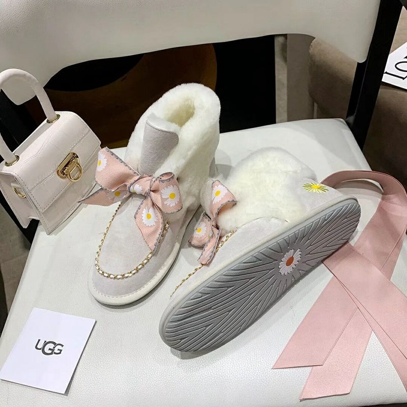 7888 Daisy Chain-and-Ribbon Detail Shoes – Milkshake White