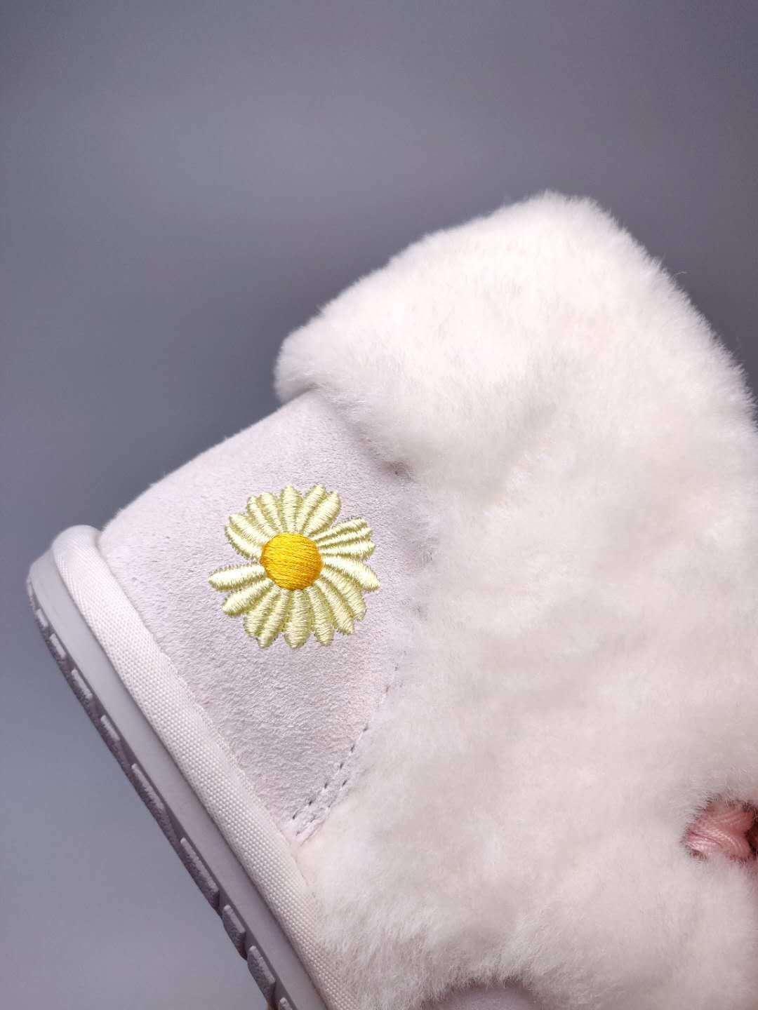 7888 Daisy Chain-and-Ribbon Detail Shoes – Milkshake White