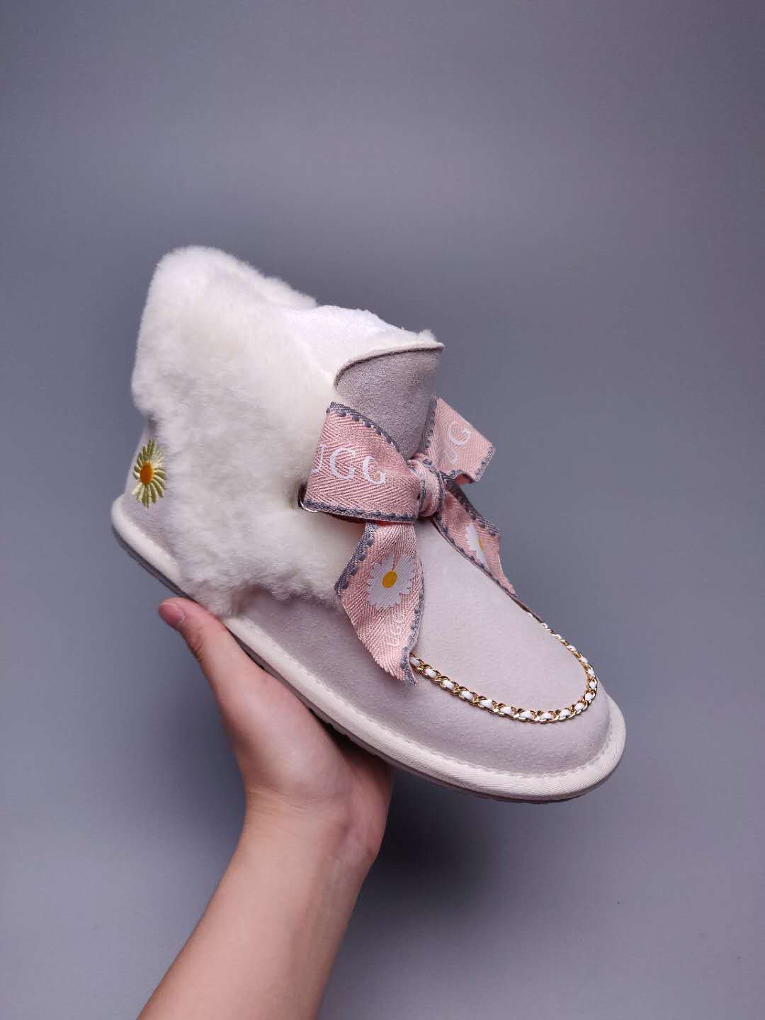 7888 Daisy Chain-and-Ribbon Detail Shoes – Milkshake White