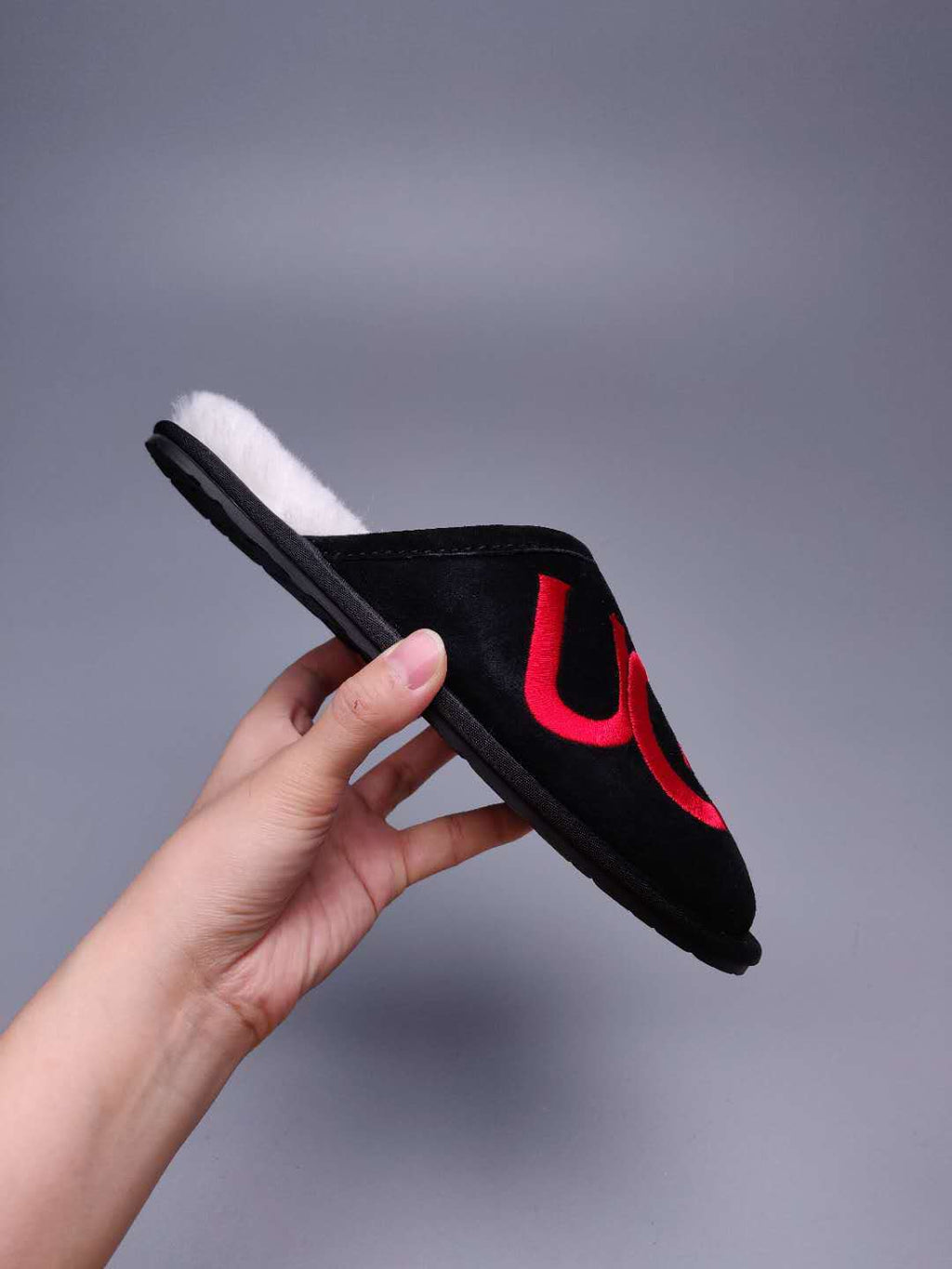 2593 Large G Indoor Slippers – Black