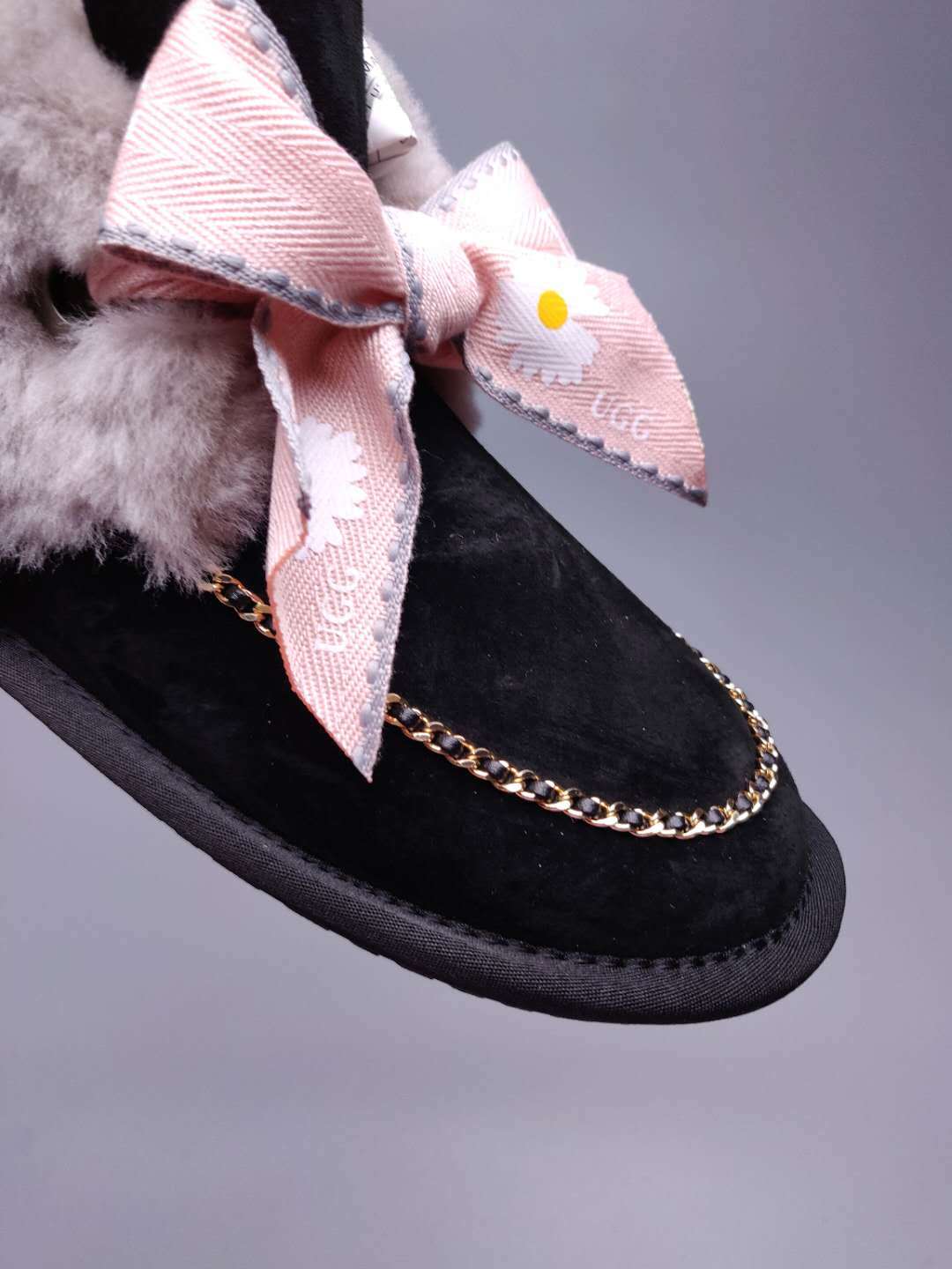 7888 Daisy Chain-and-Ribbon Detail Shoes – Black