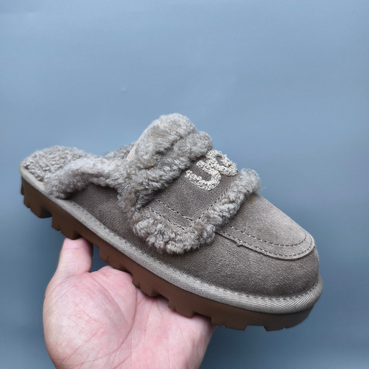 1206 Curly-Texture Logo Slippers – Antelope Brown