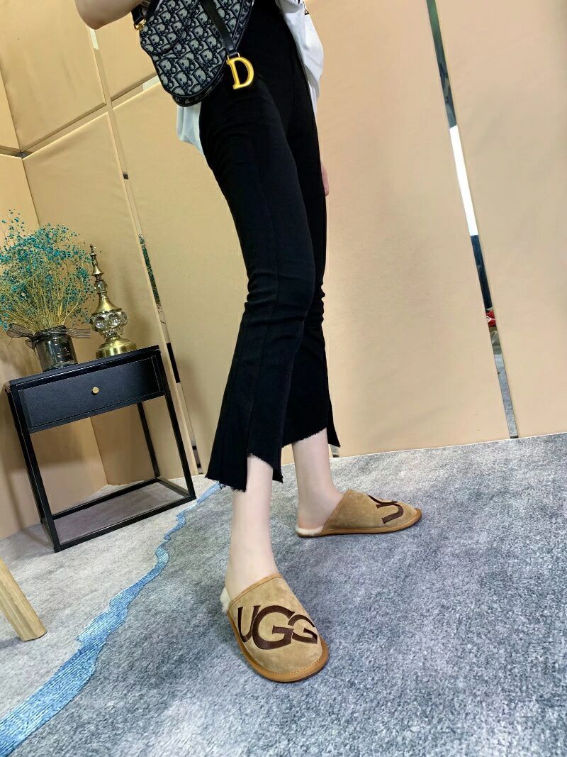 2593 Large G Indoor Slippers – Chestnut