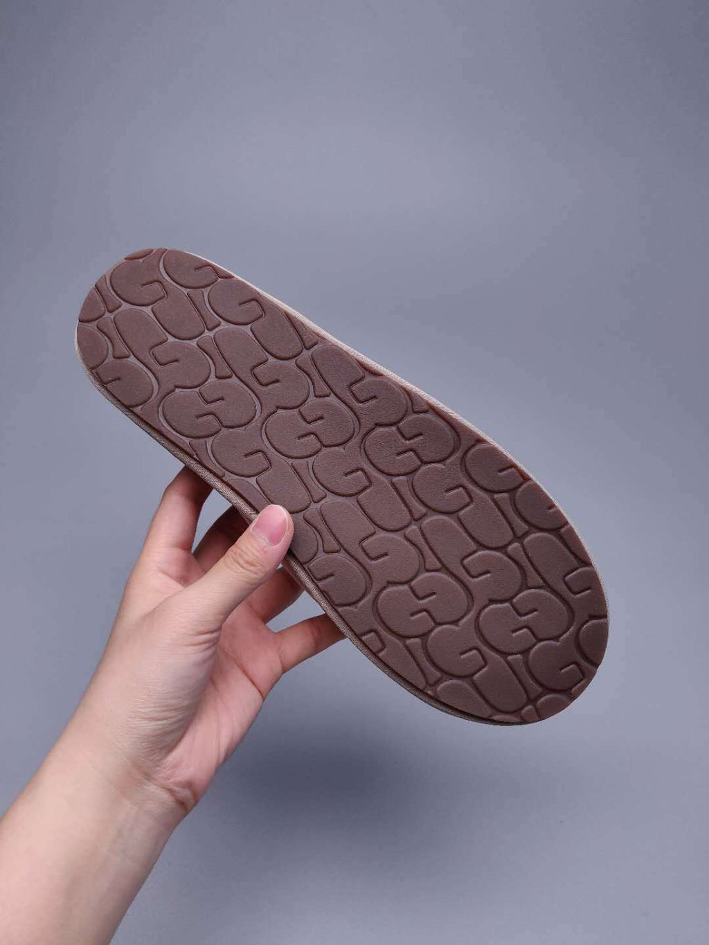 2593 Large G Indoor Slippers – Gray