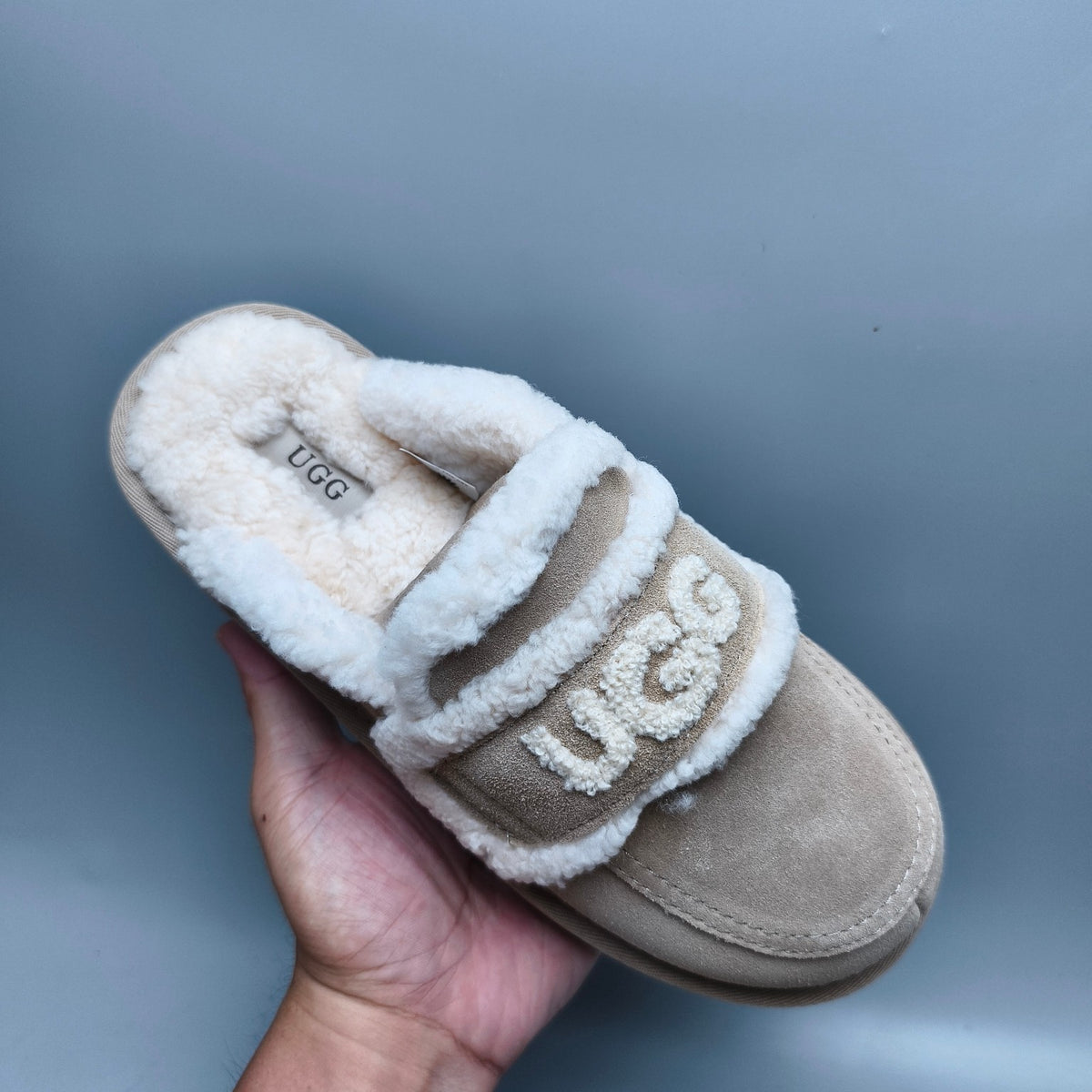 1206 Curly-Texture Logo Slippers – Sand