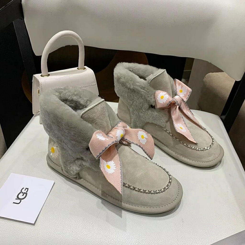 7888 Daisy Chain-and-Ribbon Detail Shoes – Gray