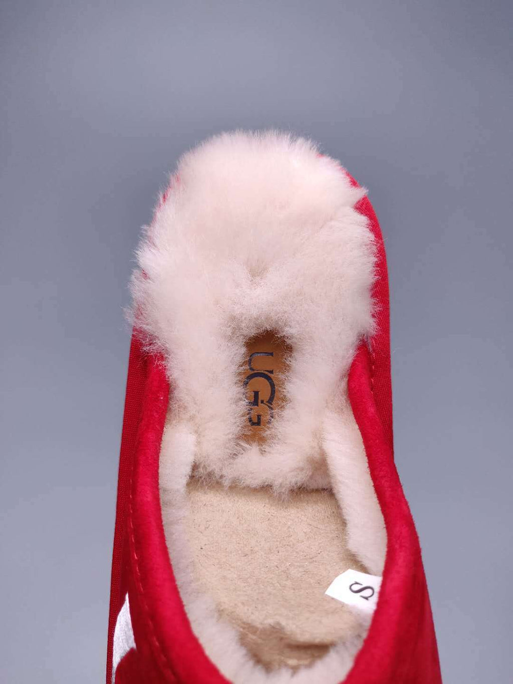 2593 Large G Indoor Slippers – Bright Red